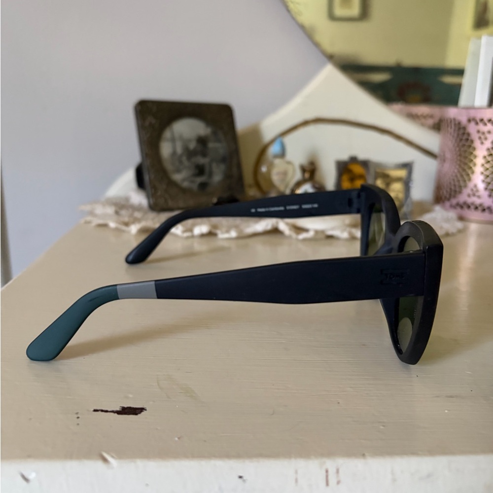 Toms Sunglasses - Picture 4 of 8